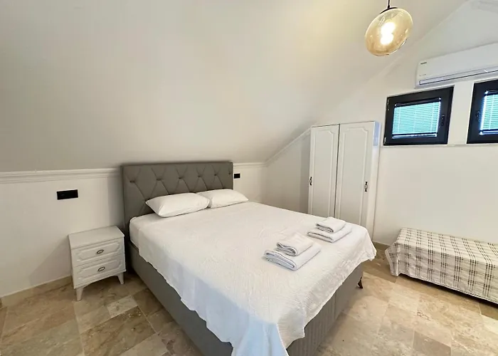 Yazz Villa